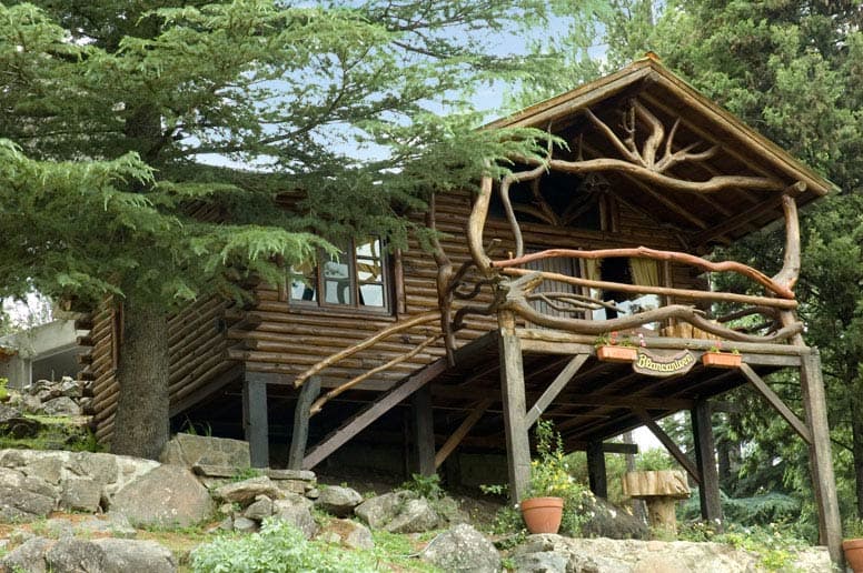 Cabaña Blancanieves entre los pinos de Sueños del Bosque